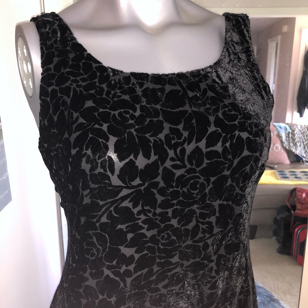 Jones Wear 🌹 EUC Velvety Silk Rose